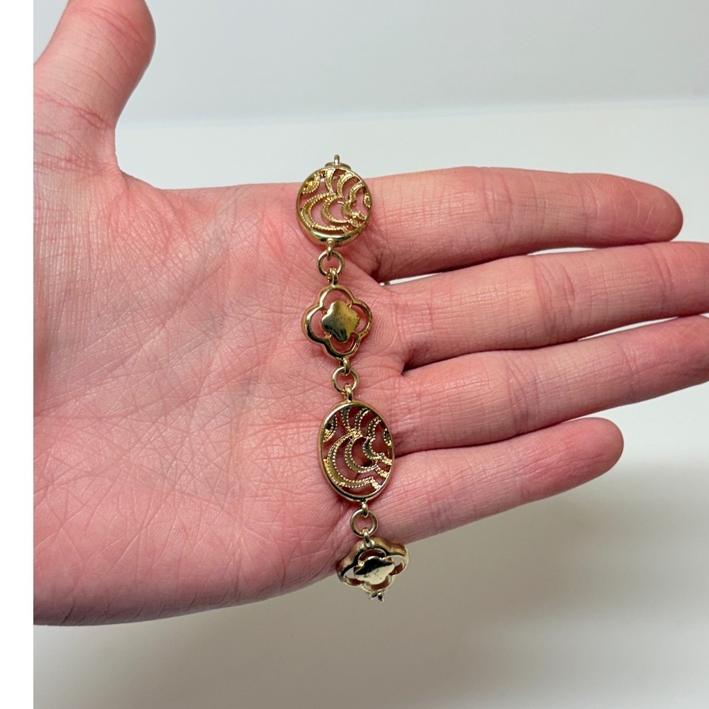 Liz Claiborne Gold Tone Filigree Quatrefoil Link Bracelet 7 Inch